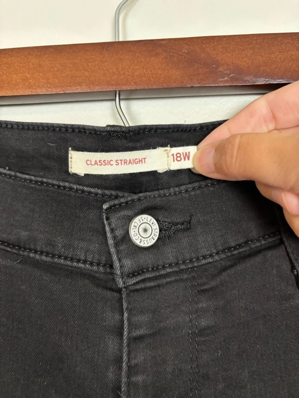 Levis Jeans Womens 18W Black Classic Straight Leg Mid Rise Stretch Denim